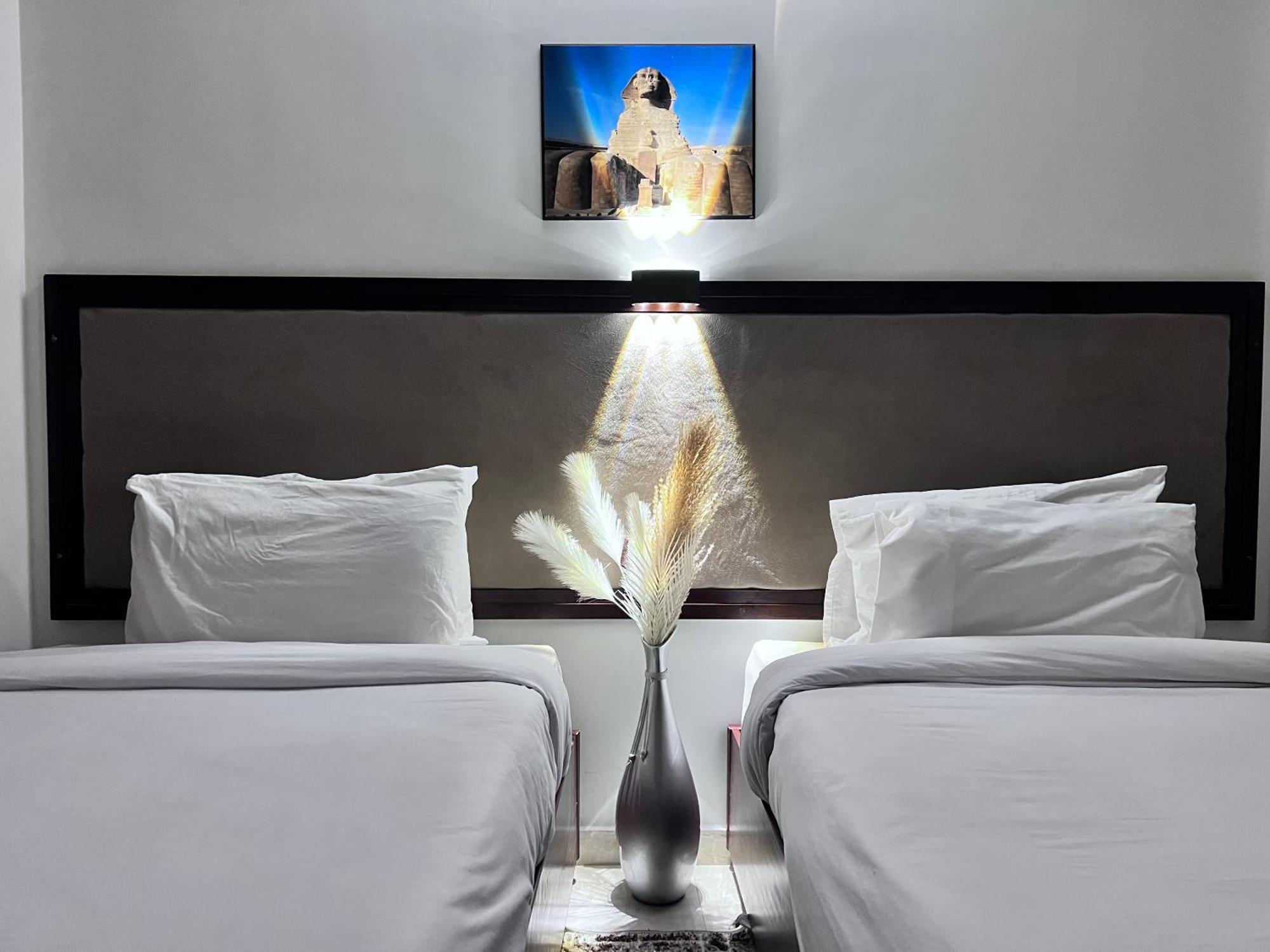 Kafret el-Gabal Flower Pyramids Inn מראה חיצוני תמונה