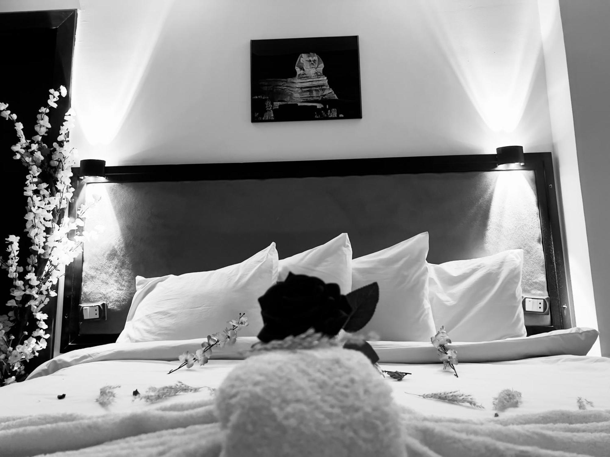 Kafret el-Gabal Flower Pyramids Inn מראה חיצוני תמונה