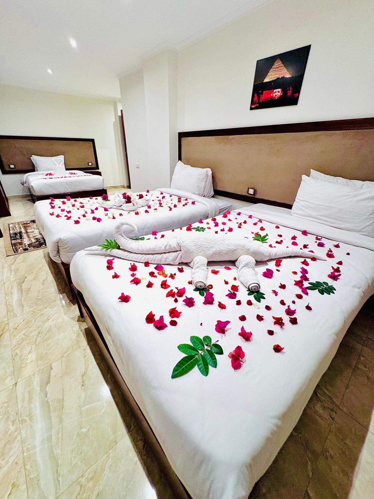 Kafret el-Gabal Flower Pyramids Inn מראה חיצוני תמונה