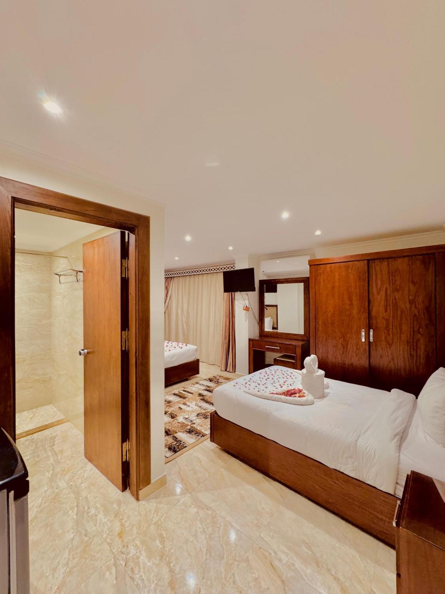Kafret el-Gabal Flower Pyramids Inn מראה חיצוני תמונה