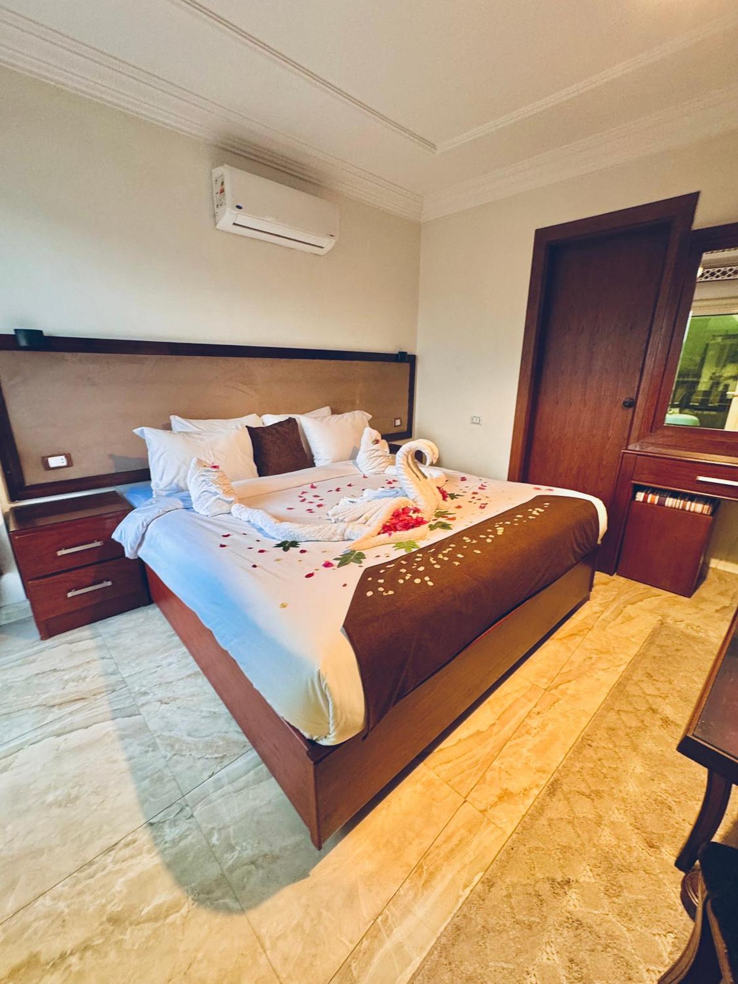 Kafret el-Gabal Flower Pyramids Inn מראה חיצוני תמונה